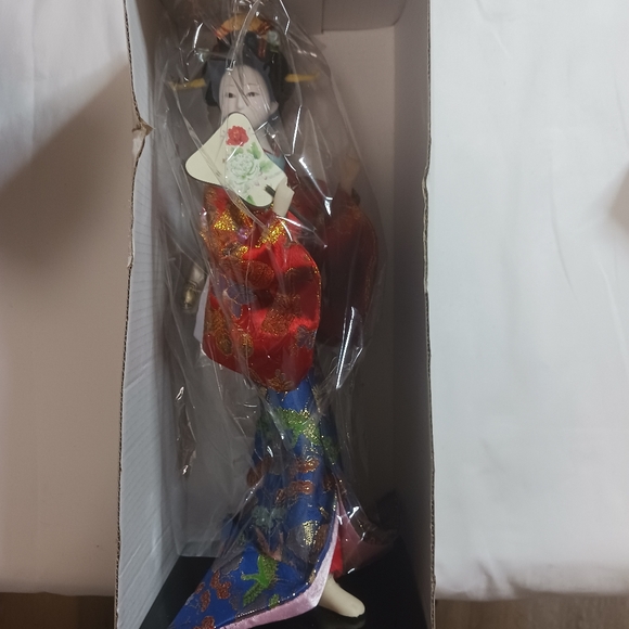 Asian Doll In Box - Picture 7 of 8